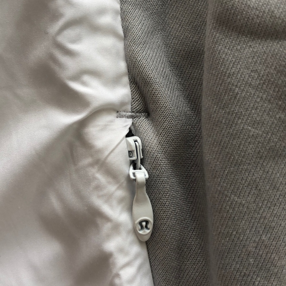 Lululemon Snug Sprinter Jacket, size 4 - Picture 3 of 5